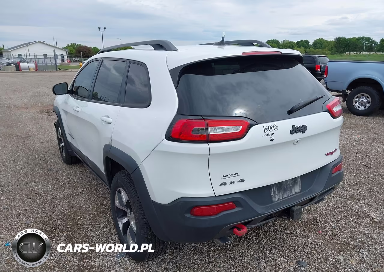2015 Jeep Cherokee Trailhawk VIN:1C4PJMBS2FW786732 - 3