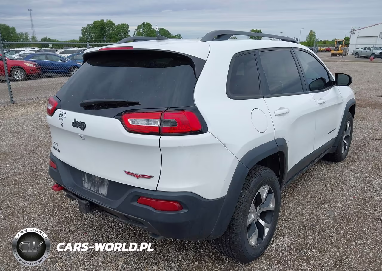 2015 Jeep Cherokee Trailhawk VIN:1C4PJMBS2FW786732 - 4