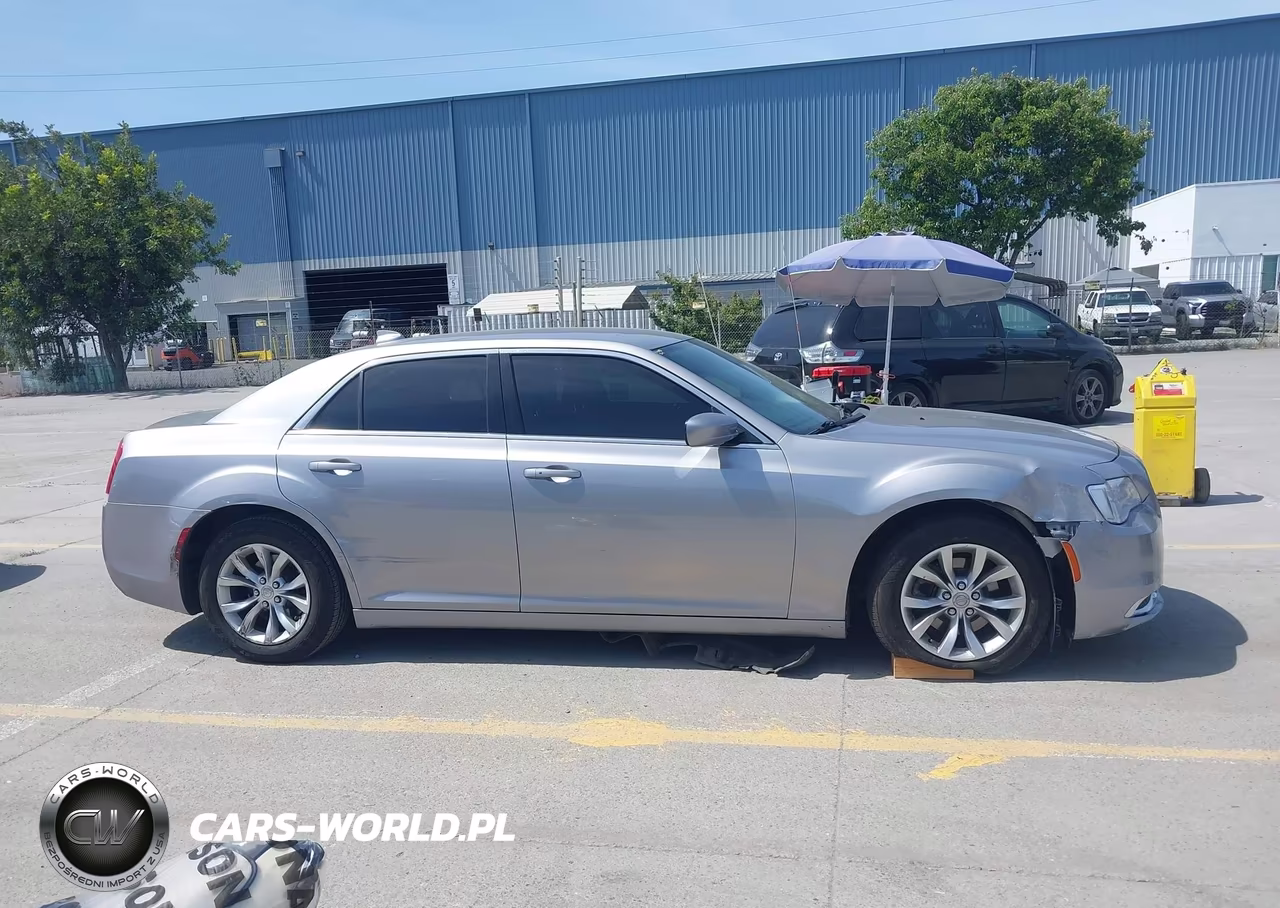 2015 Chrysler 300 Limited VIN:2C3CCAAG2FH838061 - 13