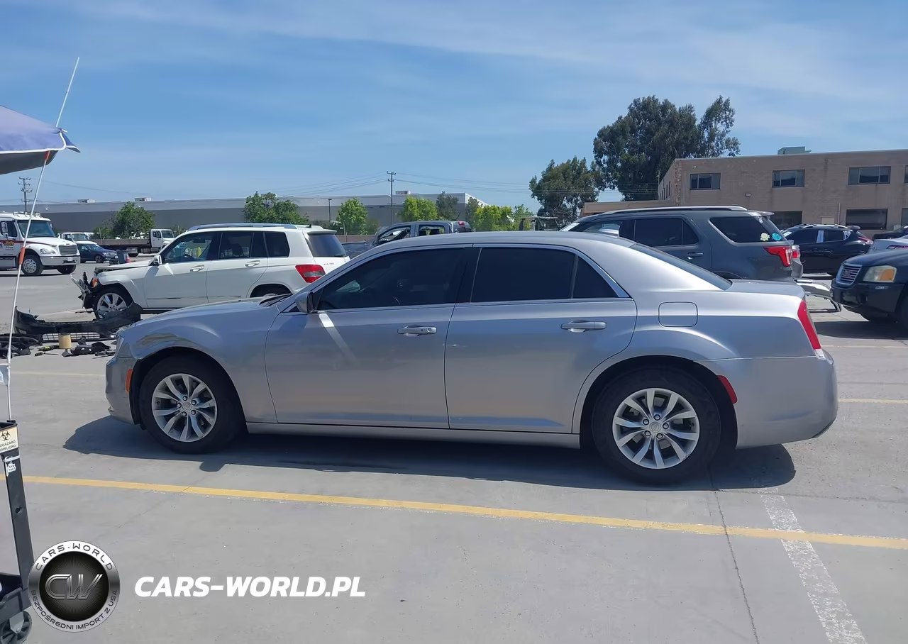 2015 Chrysler 300 Limited VIN:2C3CCAAG2FH838061 - 14