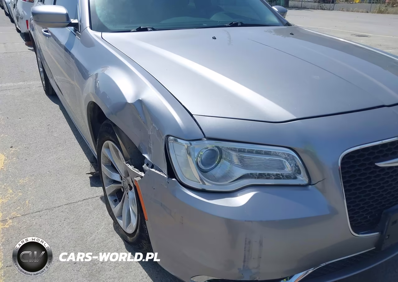 2015 Chrysler 300 Limited VIN:2C3CCAAG2FH838061 - 17