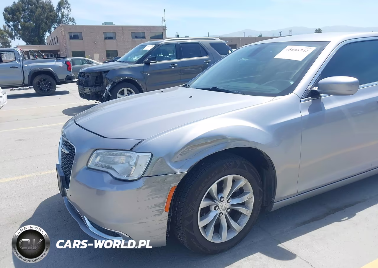 2015 Chrysler 300 Limited VIN:2C3CCAAG2FH838061 - 6