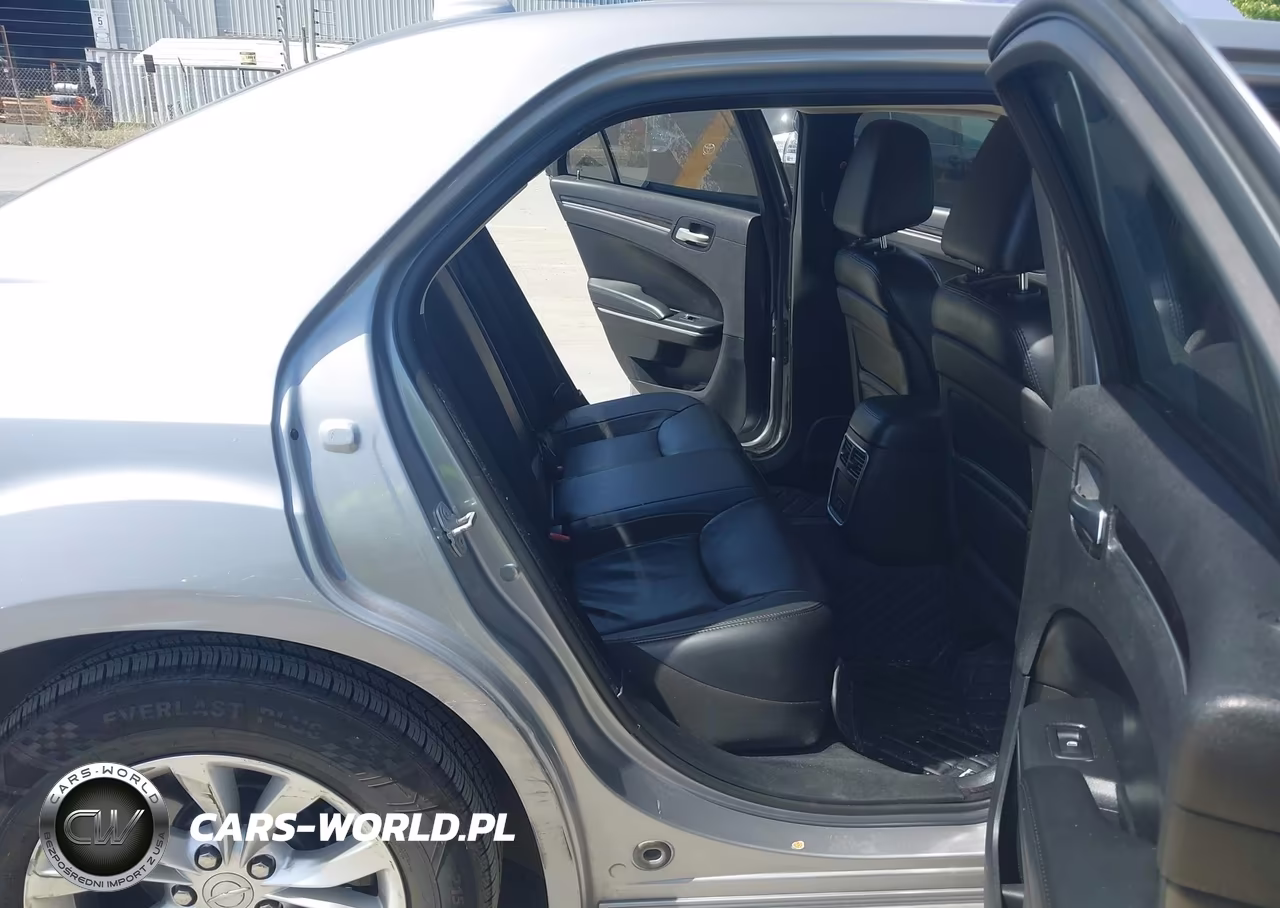 2015 Chrysler 300 Limited VIN:2C3CCAAG2FH838061 - 8