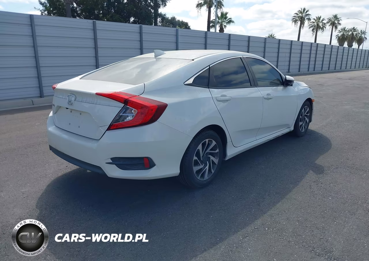 2018 Honda Civic Ex VIN:2HGFC2F77JH542034 - 4