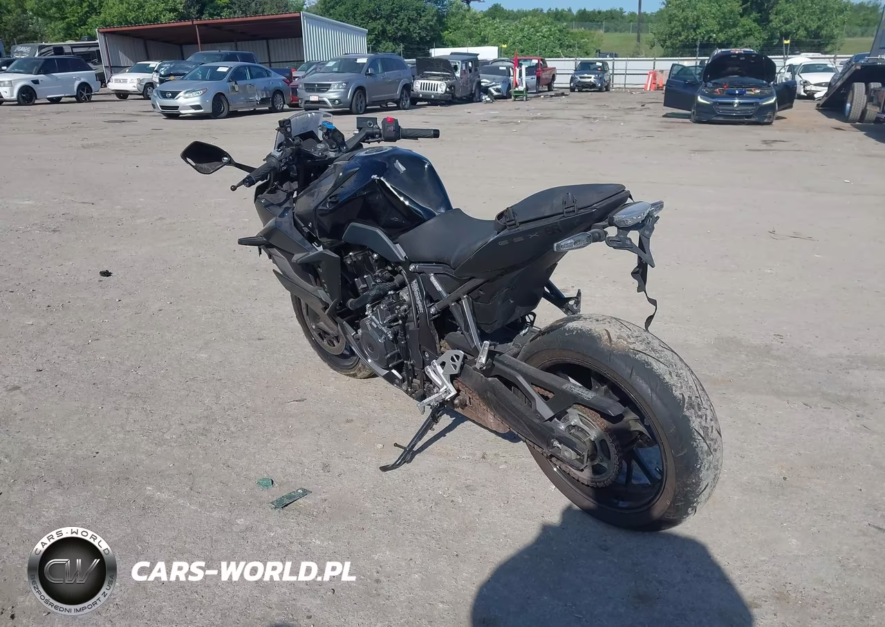 2025 Suzuki Gsx800 F VIN:JS1EM13B5S7101584 - 3