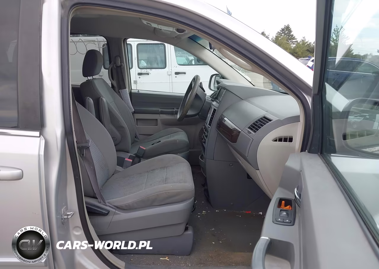 2010 Chrysler Town & Country Lx VIN:2A4RR4DE4AR109900 - 5