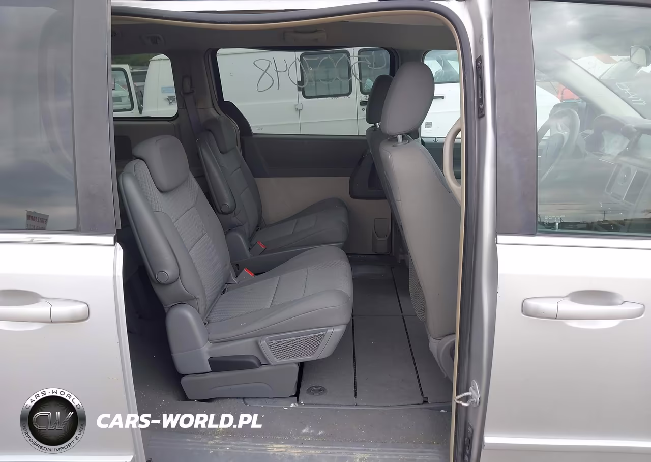 2010 Chrysler Town & Country Lx VIN:2A4RR4DE4AR109900 - 8