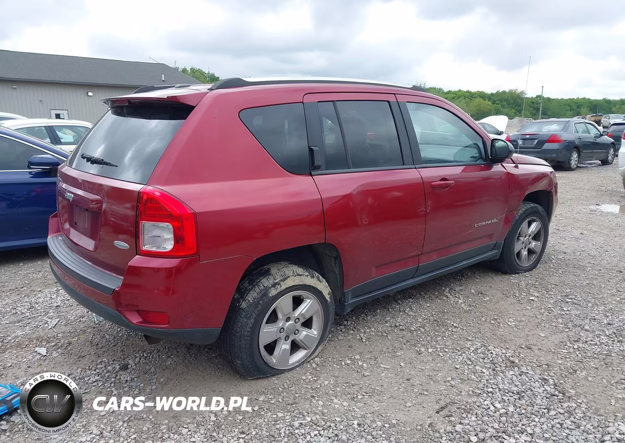 2013 Jeep Compass Latitude VIN:1C4NJCEA1DD208389 - 4