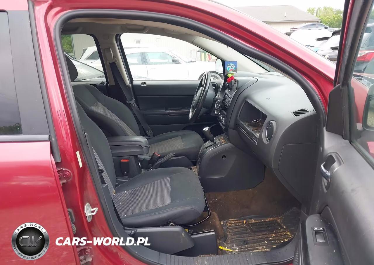 2013 Jeep Compass Latitude VIN:1C4NJCEA1DD208389 - 5