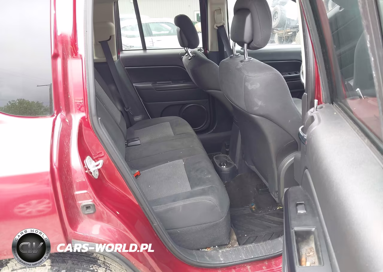 2013 Jeep Compass Latitude VIN:1C4NJCEA1DD208389 - 8