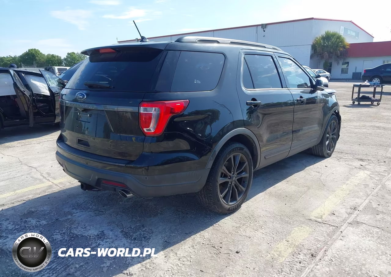 2018 Ford Explorer Xlt VIN:1FM5K7D85JGC54090 - 4