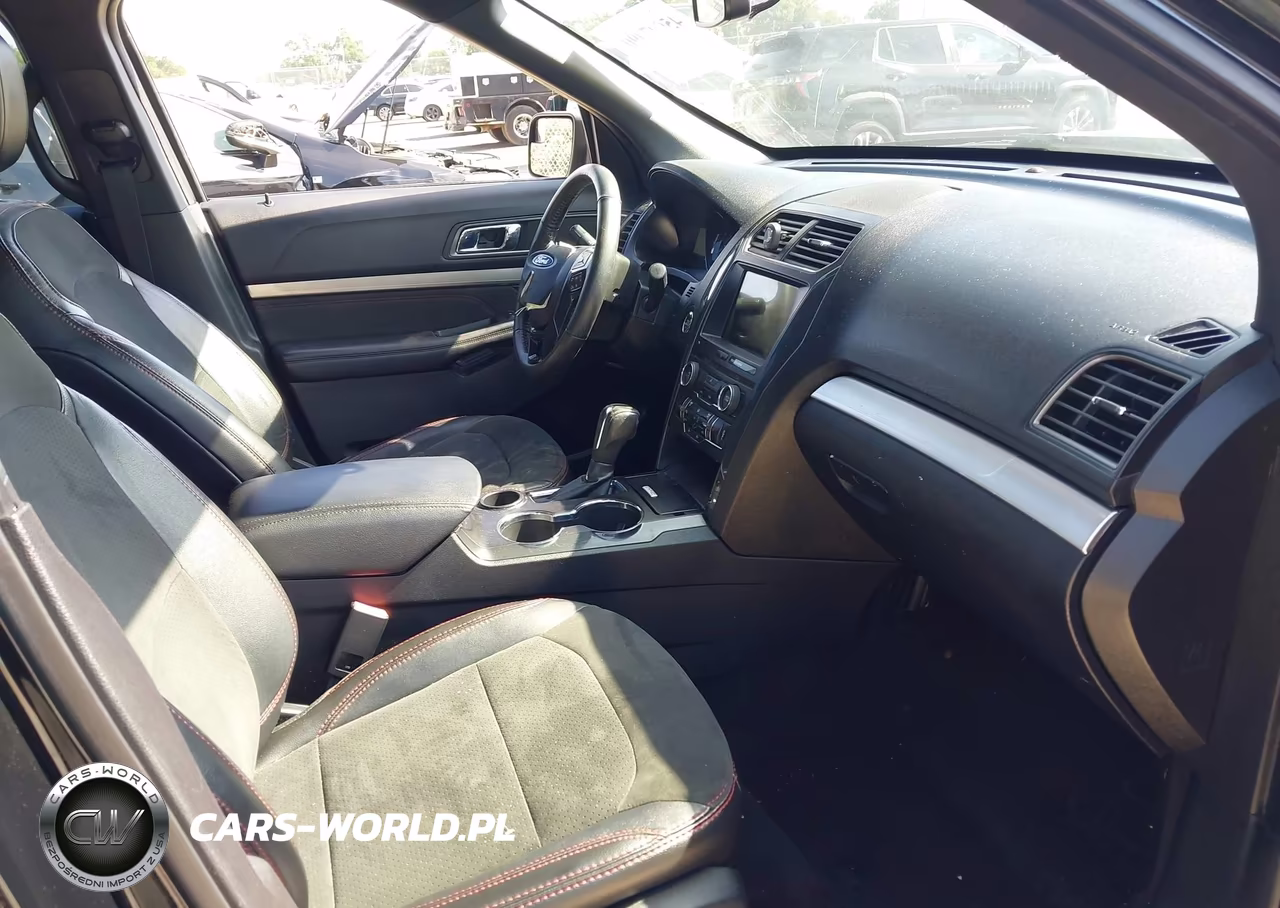 2018 Ford Explorer Xlt VIN:1FM5K7D85JGC54090 - 5