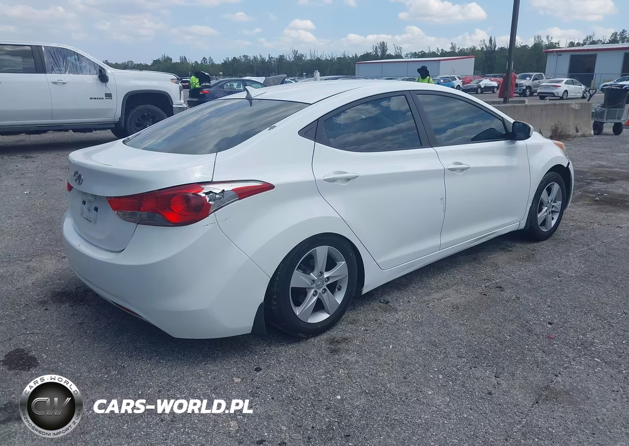 2013 Hyundai Elantra Gls VIN:5NPDH4AE1DH424954 - 4