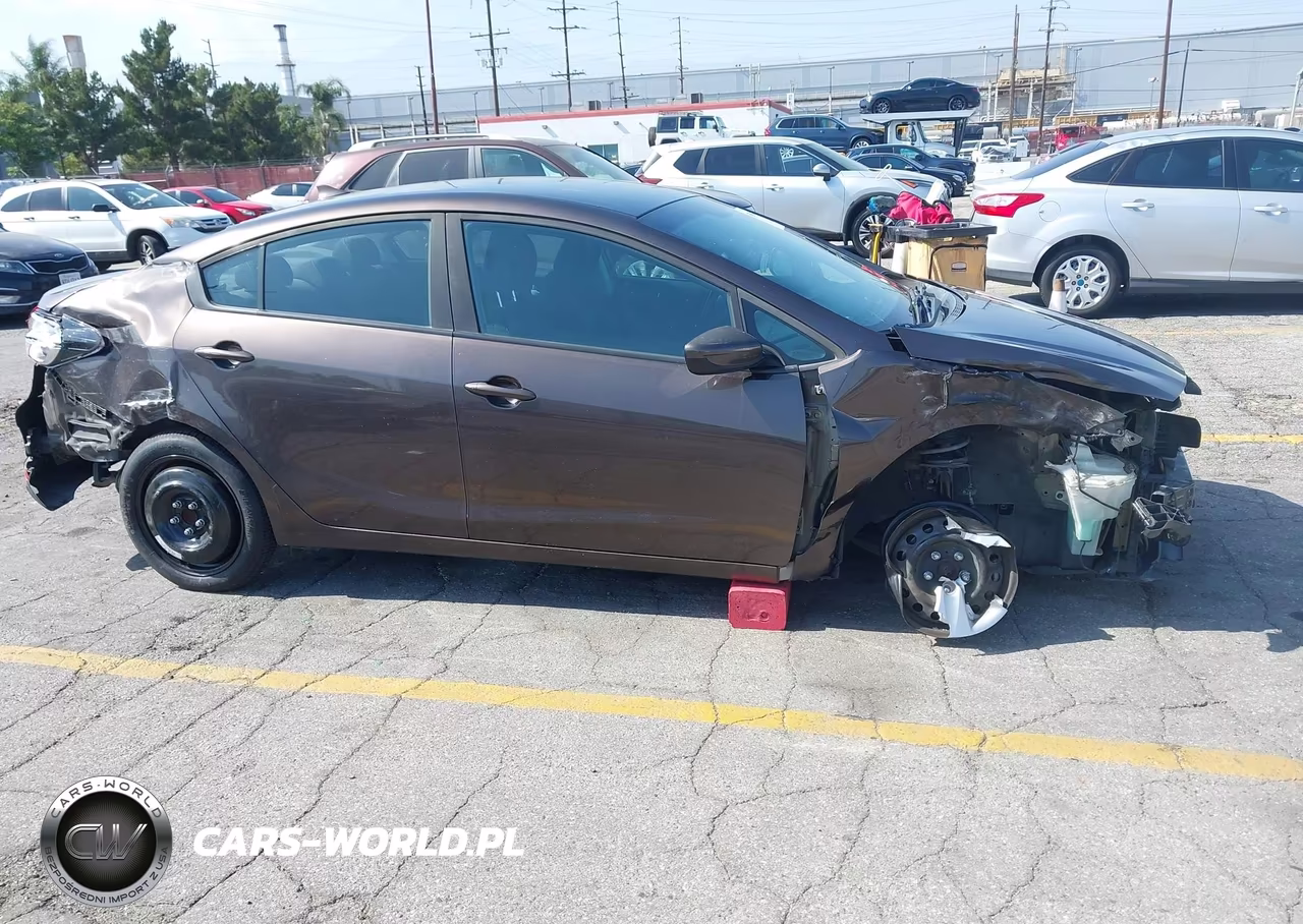 2018 Kia Forte Lx VIN:3KPFK4A74JE177571 - 14
