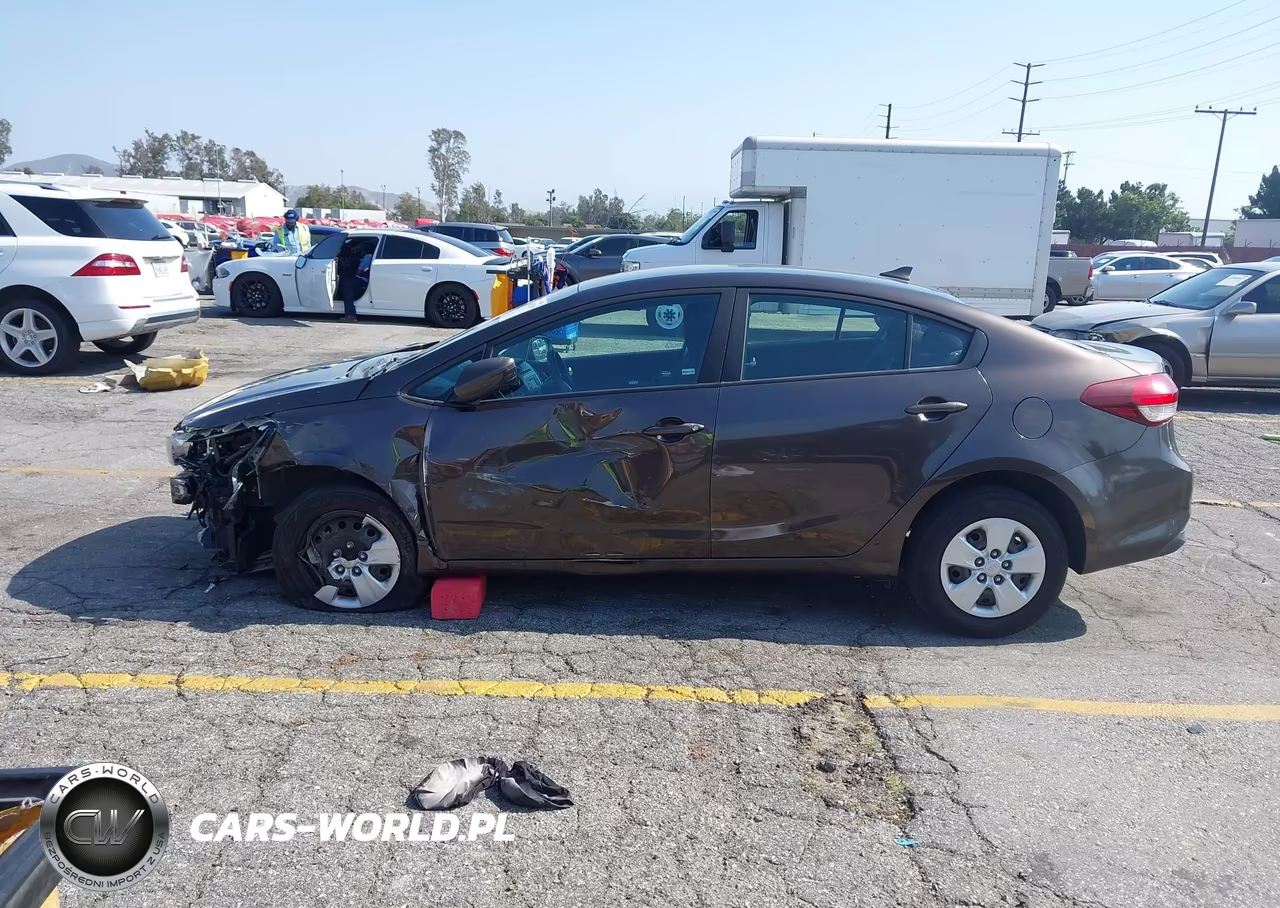 2018 Kia Forte Lx VIN:3KPFK4A74JE177571 - 15