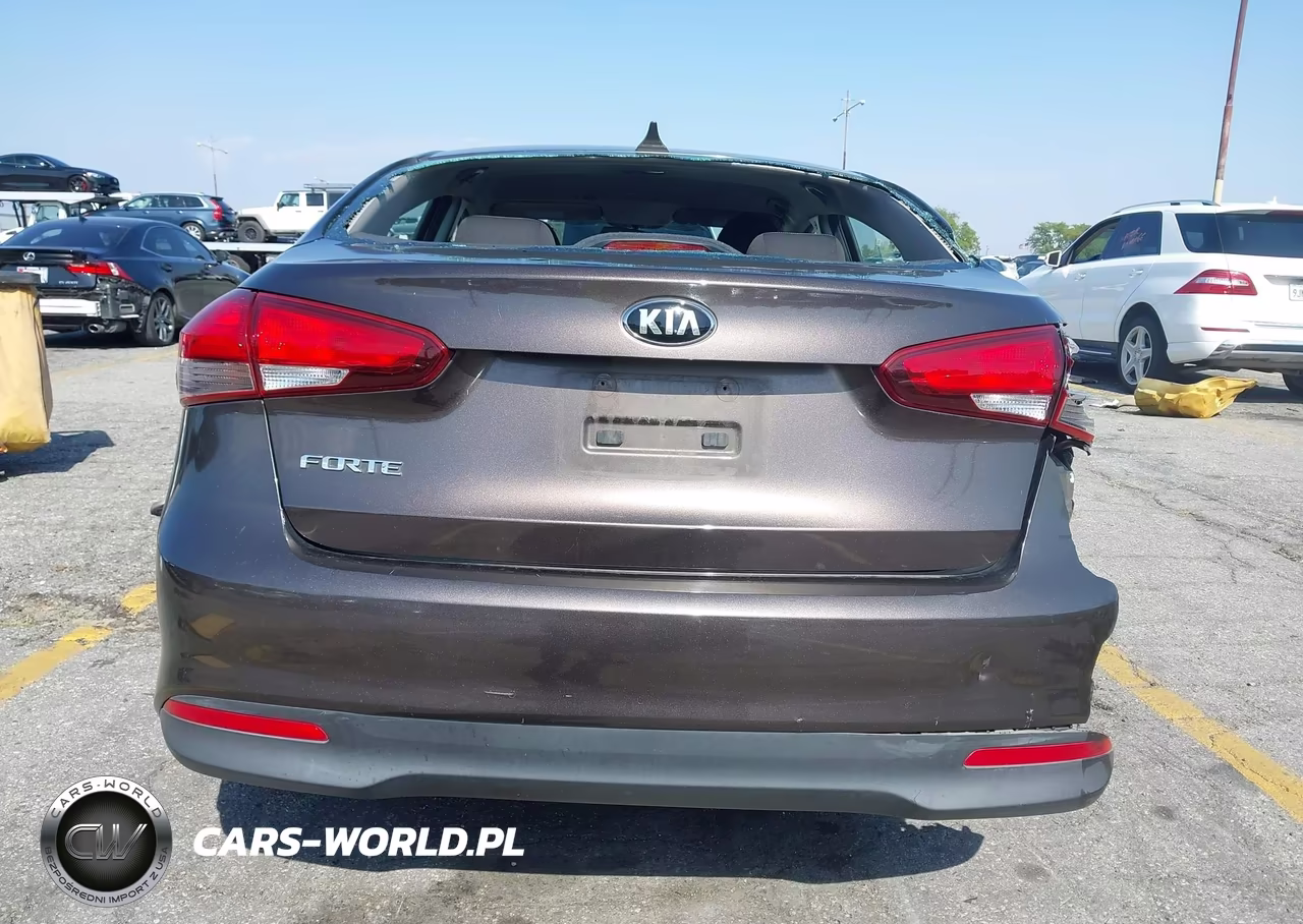 2018 Kia Forte Lx VIN:3KPFK4A74JE177571 - 17