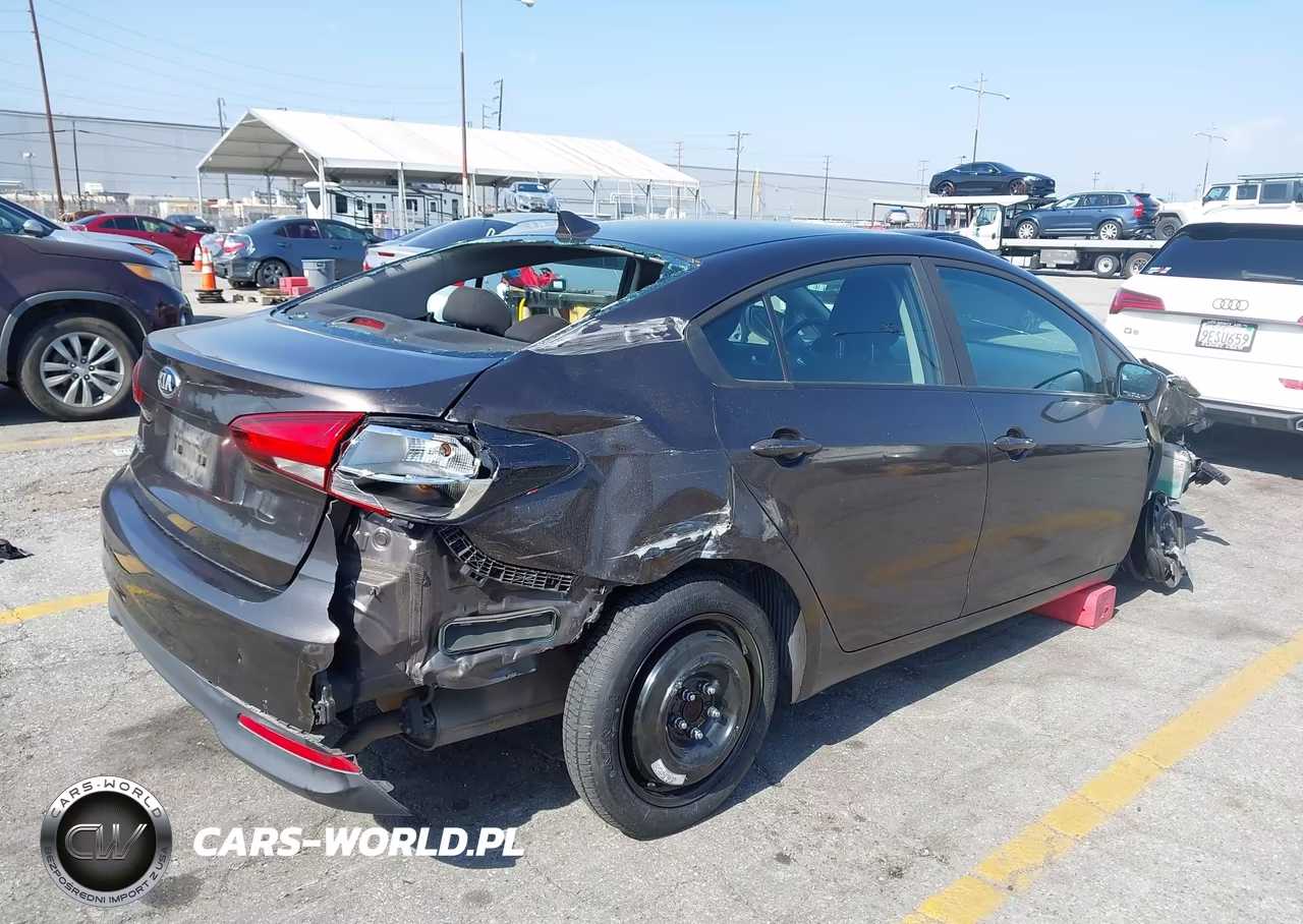 2018 Kia Forte Lx VIN:3KPFK4A74JE177571 - 4