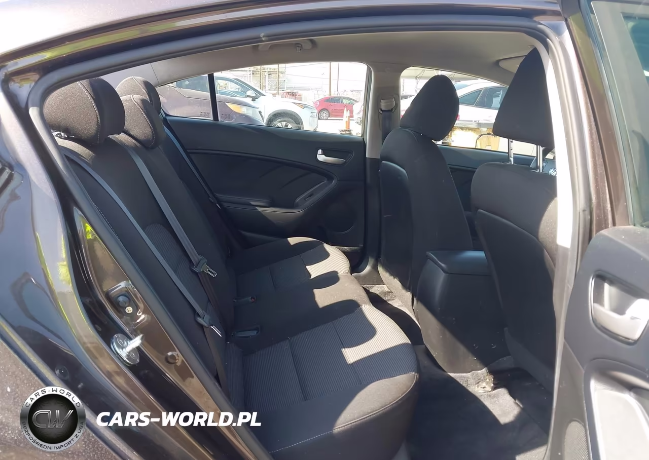2018 Kia Forte Lx VIN:3KPFK4A74JE177571 - 8