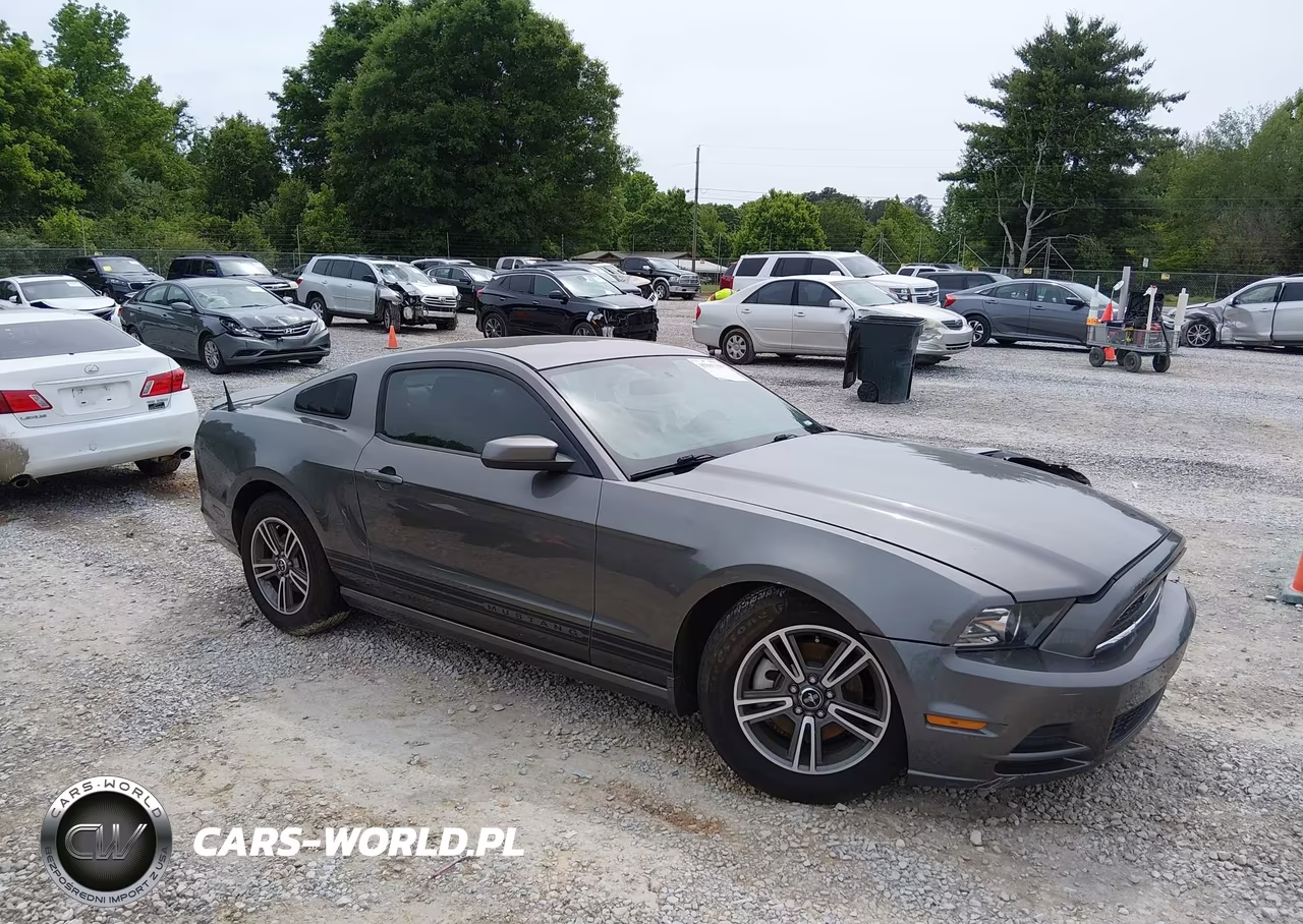 2013 Ford Mustang V6-V6 Premium