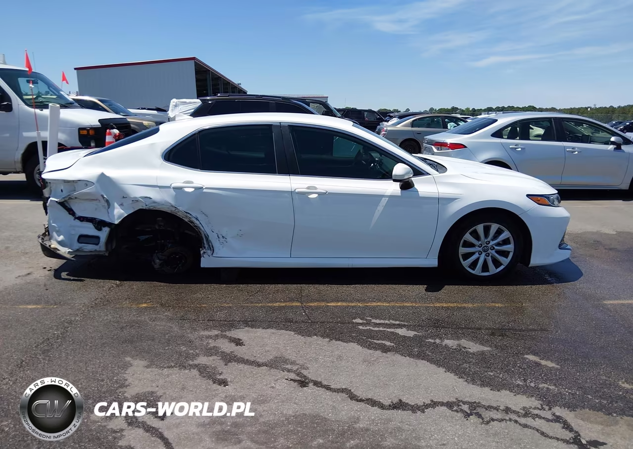 2020 Toyota Camry Le VIN:4T1C11AK9LU872735 - 14