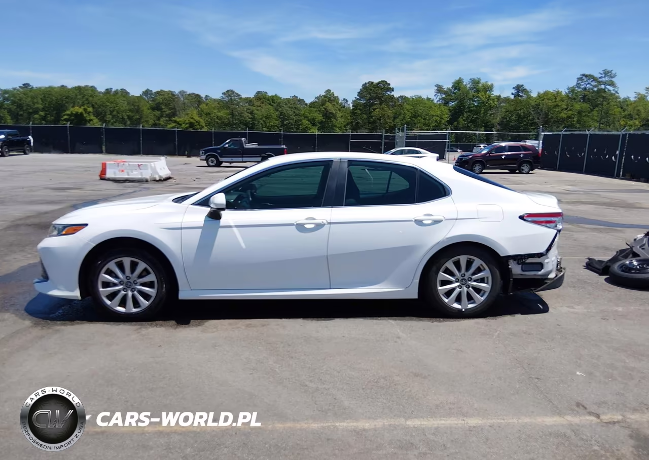 2020 Toyota Camry Le VIN:4T1C11AK9LU872735 - 15