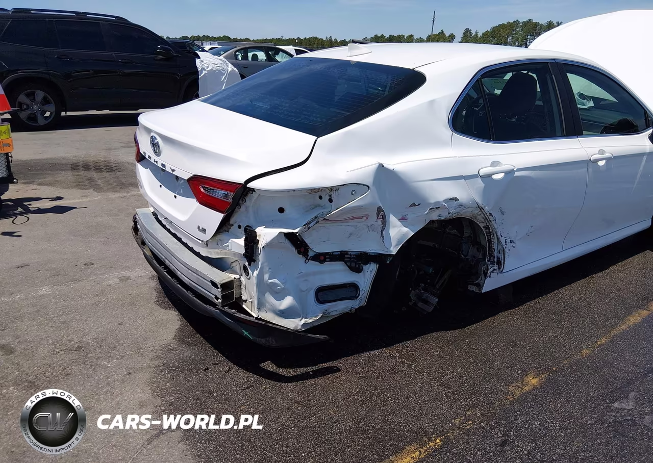 2020 Toyota Camry Le VIN:4T1C11AK9LU872735 - 6