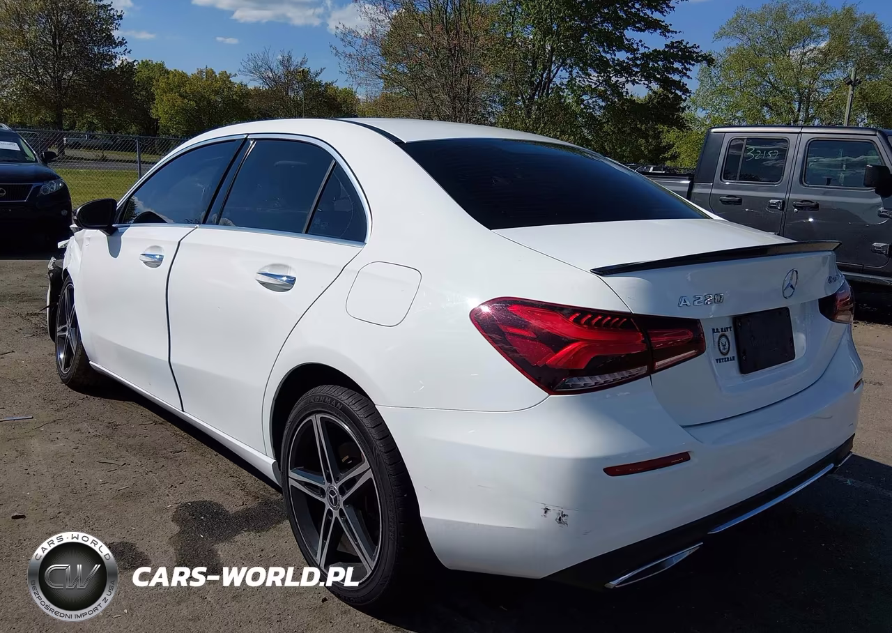 2022 Mercedes-Benz A 220 4Matic VIN:W1K3G4FB6NJ334856 - 3