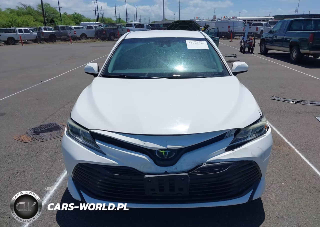 2020 Toyota Camry Le VIN:4T1C11AK7LU311918 - 13