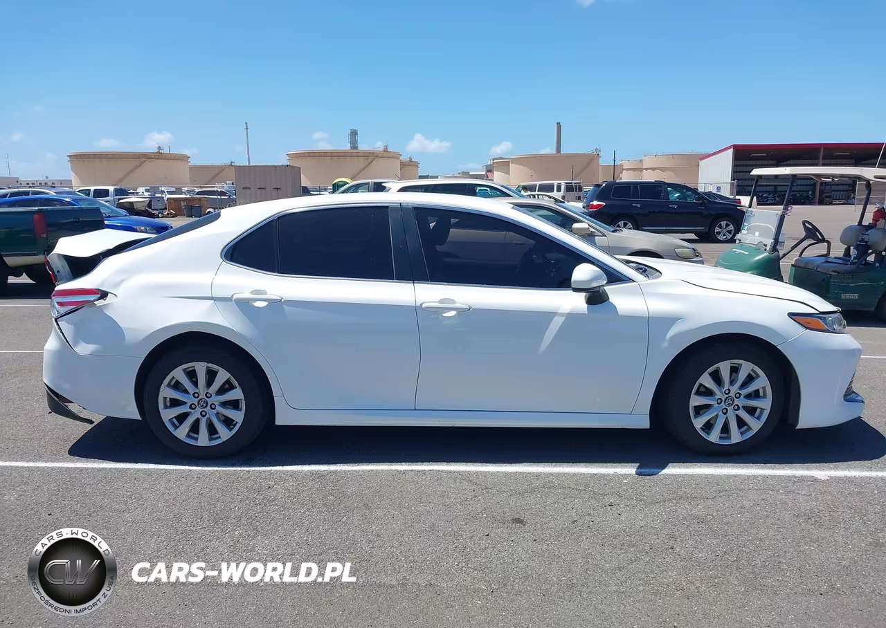2020 Toyota Camry Le VIN:4T1C11AK7LU311918 - 14