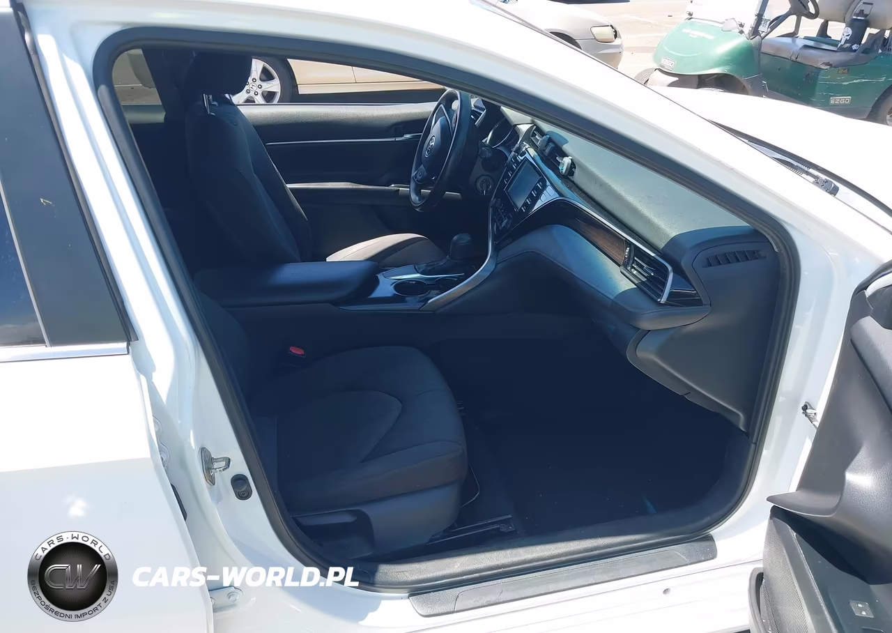 2020 Toyota Camry Le VIN:4T1C11AK7LU311918 - 5