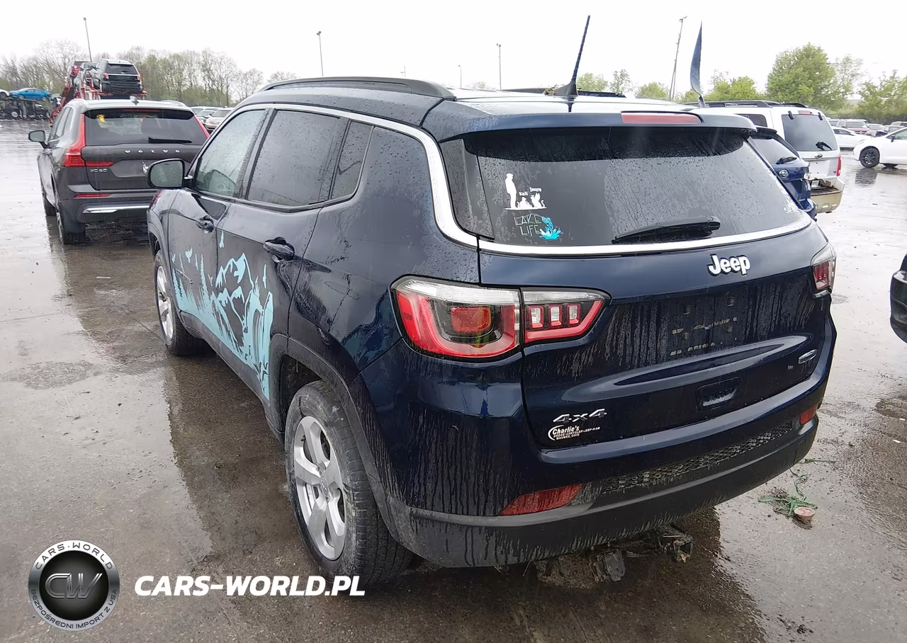 2019 Jeep Compass Latitude 4X4 VIN:3C4NJDBB4KT734218 - 3