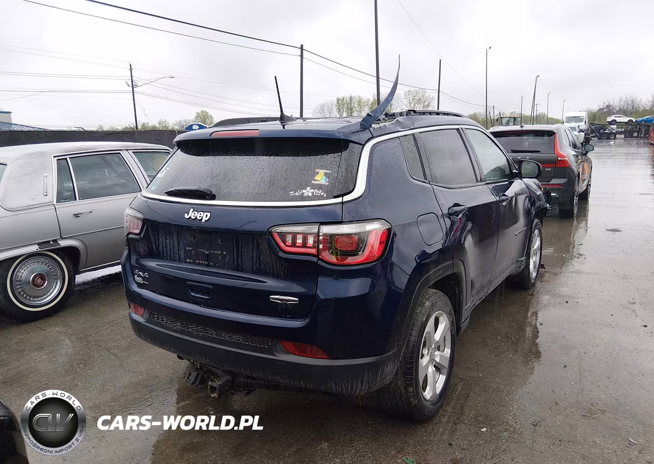 2019 Jeep Compass Latitude 4X4 VIN:3C4NJDBB4KT734218 - 4
