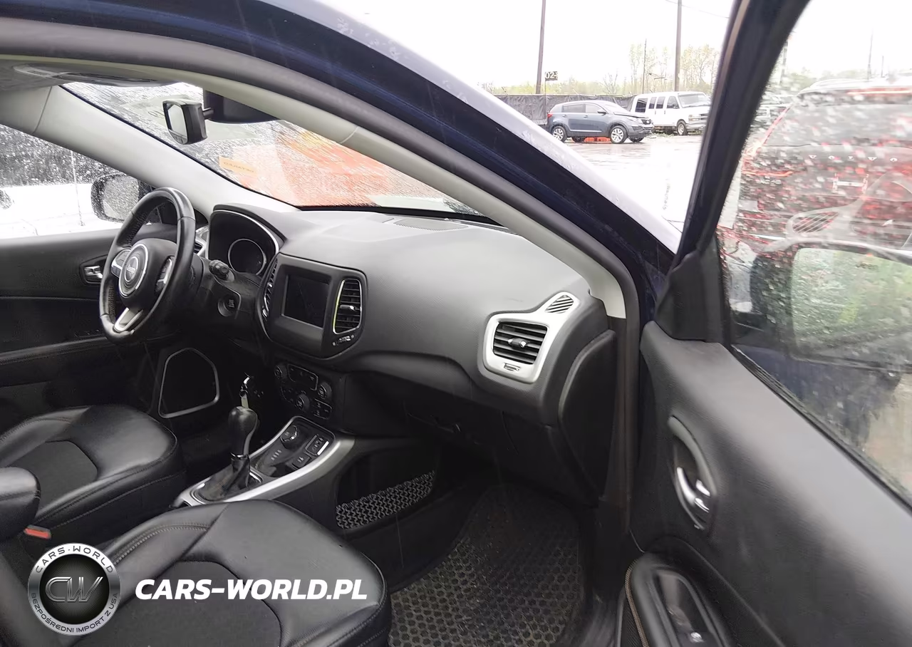 2019 Jeep Compass Latitude 4X4 VIN:3C4NJDBB4KT734218 - 5