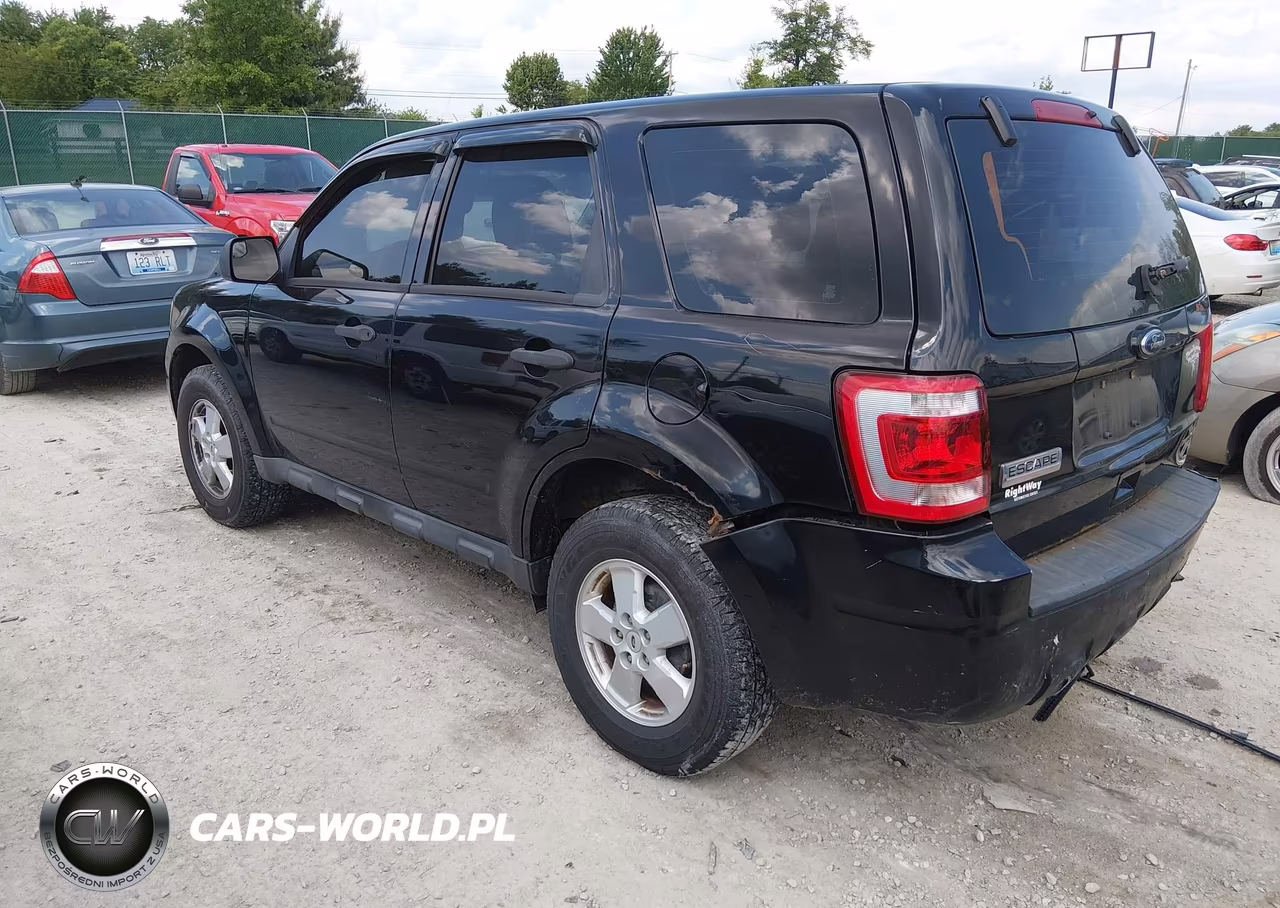 2010 Ford Escape Xls VIN:1FMCU0C78AKB10855 - 3