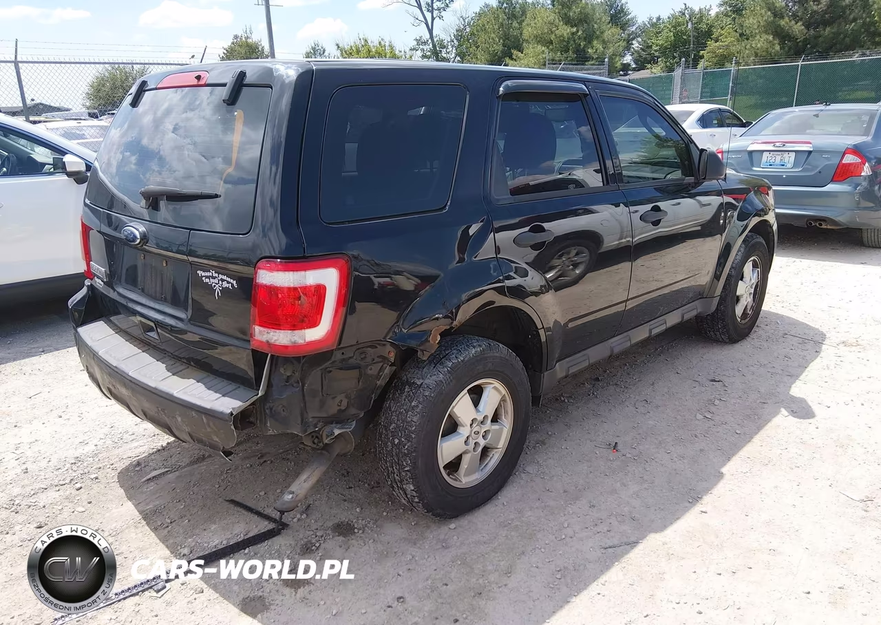 2010 Ford Escape Xls VIN:1FMCU0C78AKB10855 - 4