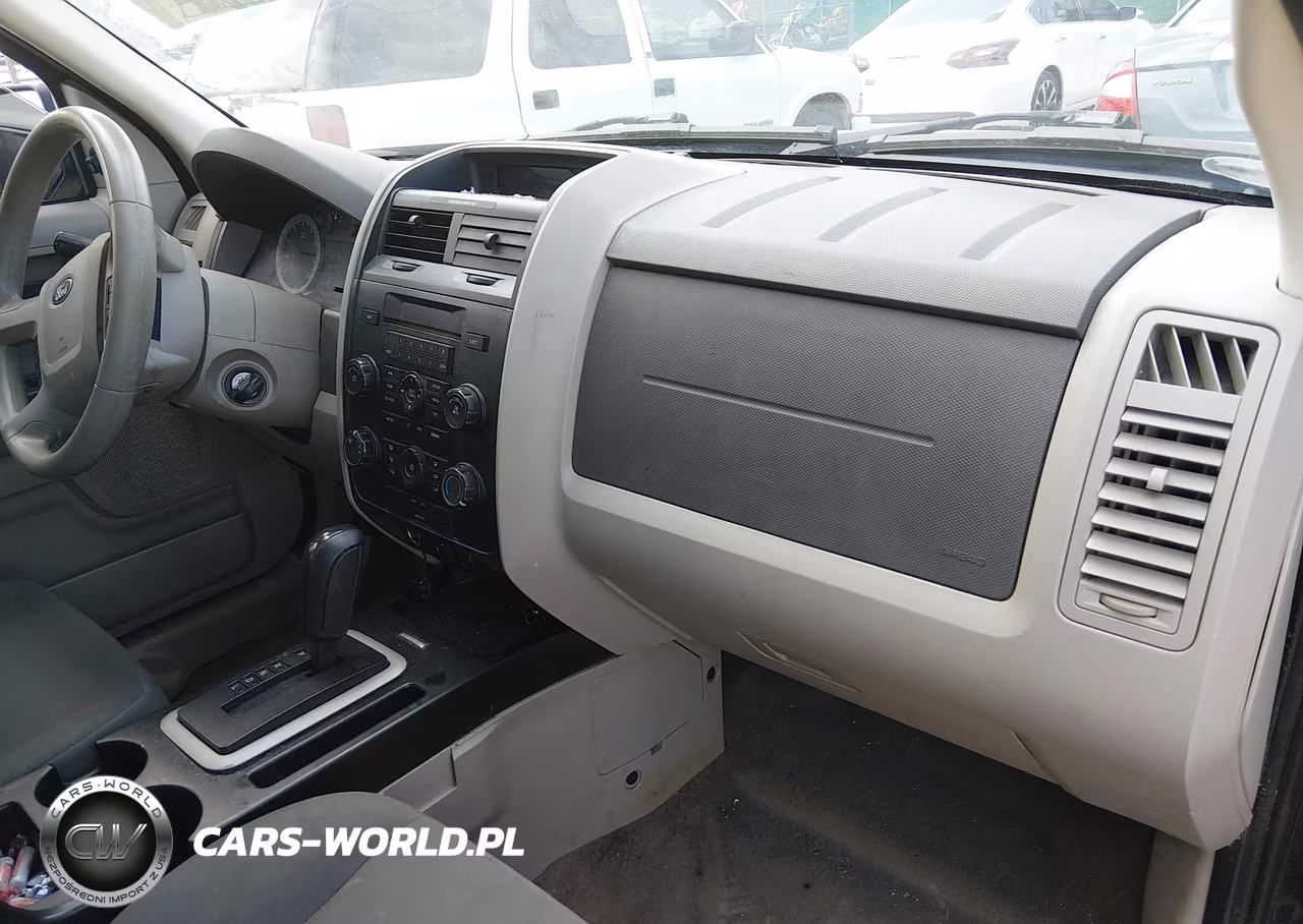 2010 Ford Escape Xls VIN:1FMCU0C78AKB10855 - 5