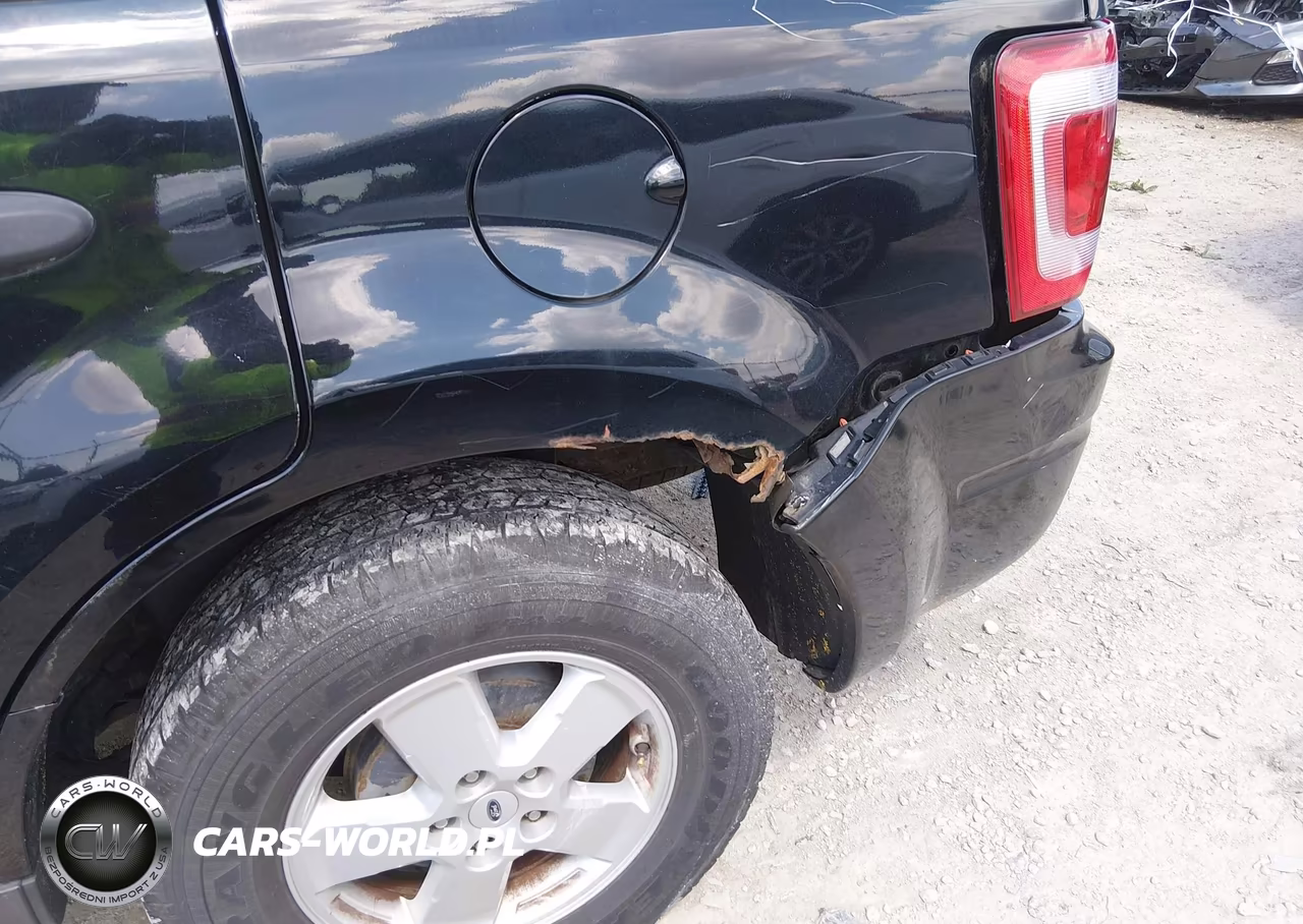 2010 Ford Escape Xls VIN:1FMCU0C78AKB10855 - 6