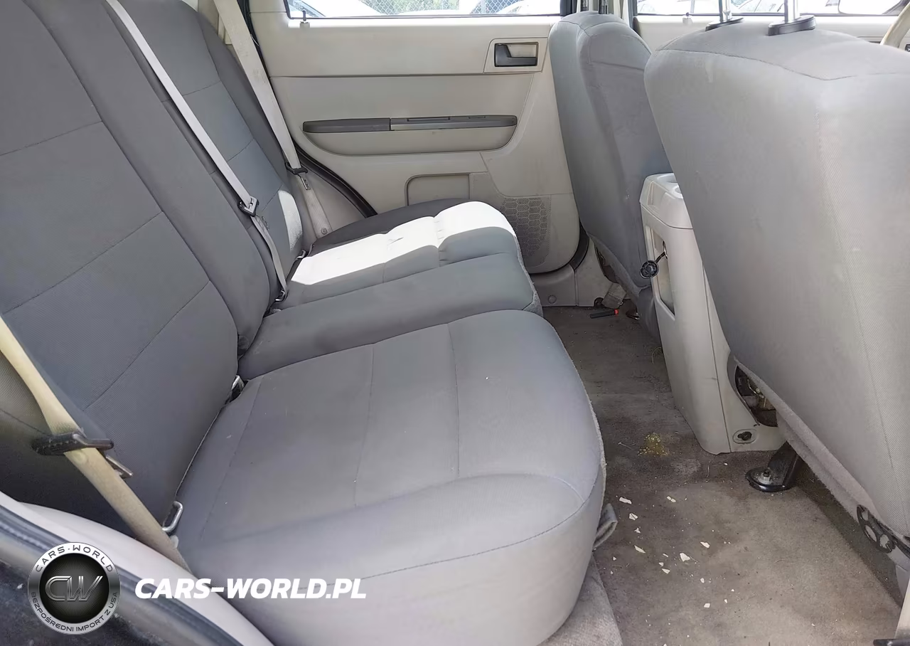2010 Ford Escape Xls VIN:1FMCU0C78AKB10855 - 8