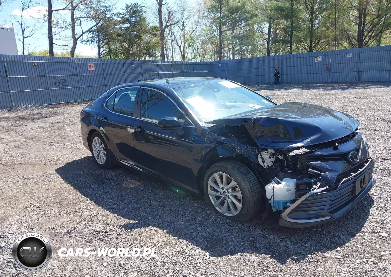 2024 Toyota Camry Le – zdjęcie 1 z 16