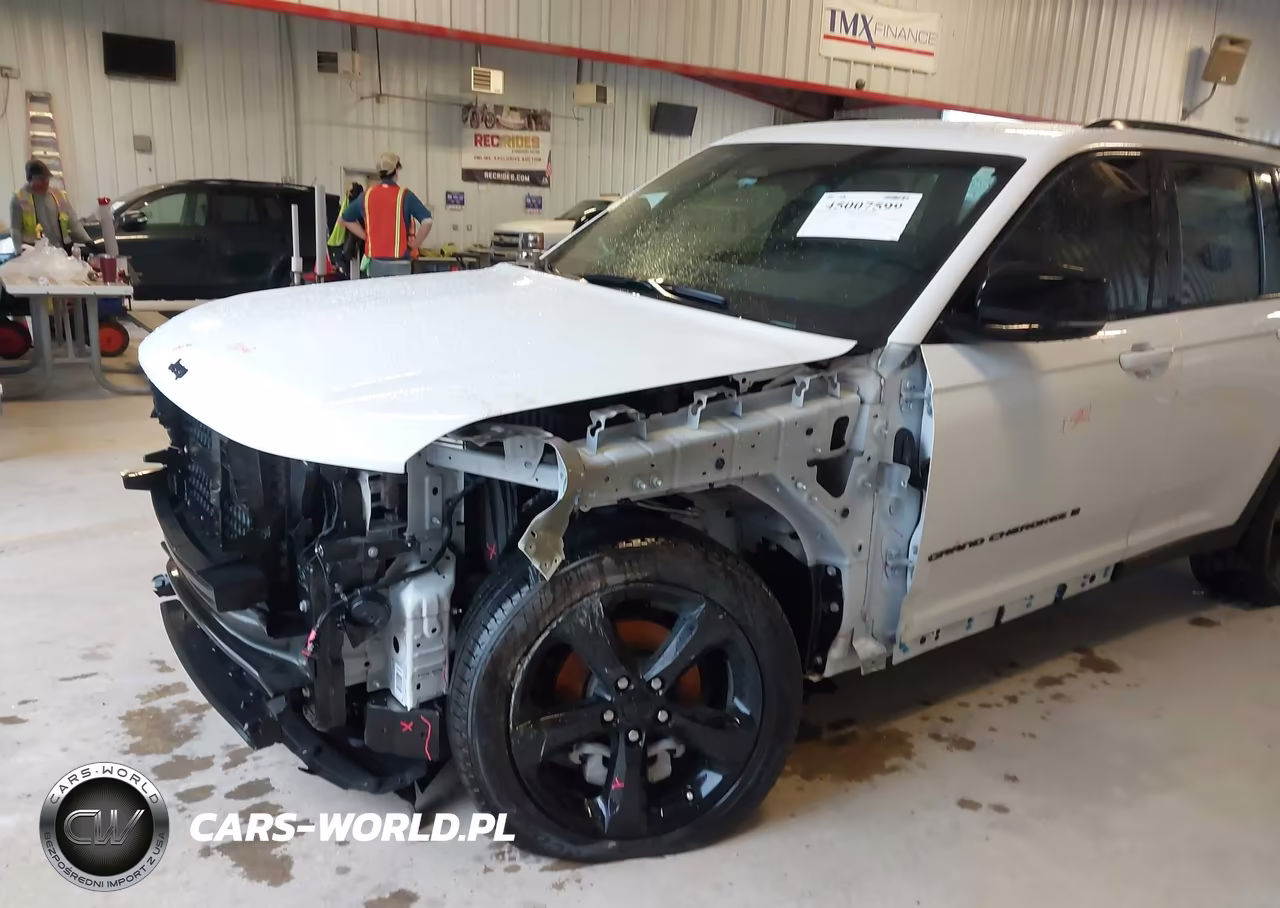 2024 Jeep Grand Cherokee Limited 4X4 VIN:1C4RJHBG4RC128332 - 18