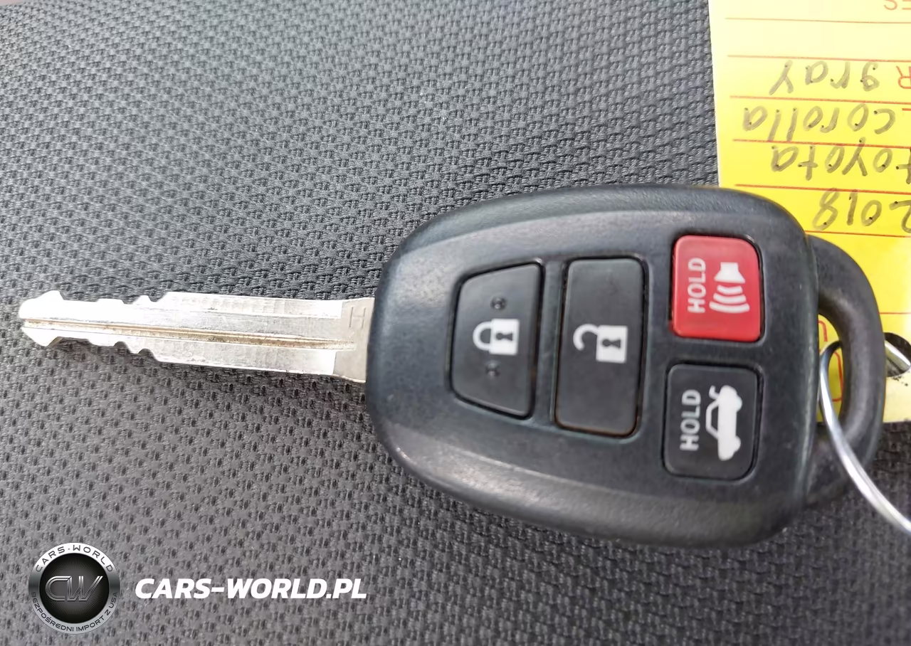 2018 Toyota Corolla Le VIN:2T1BURHE7JC991383 - 11