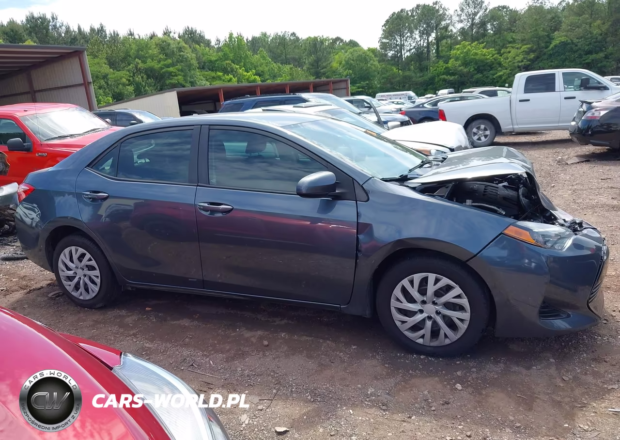 2018 Toyota Corolla Le VIN:2T1BURHE7JC991383 - 13