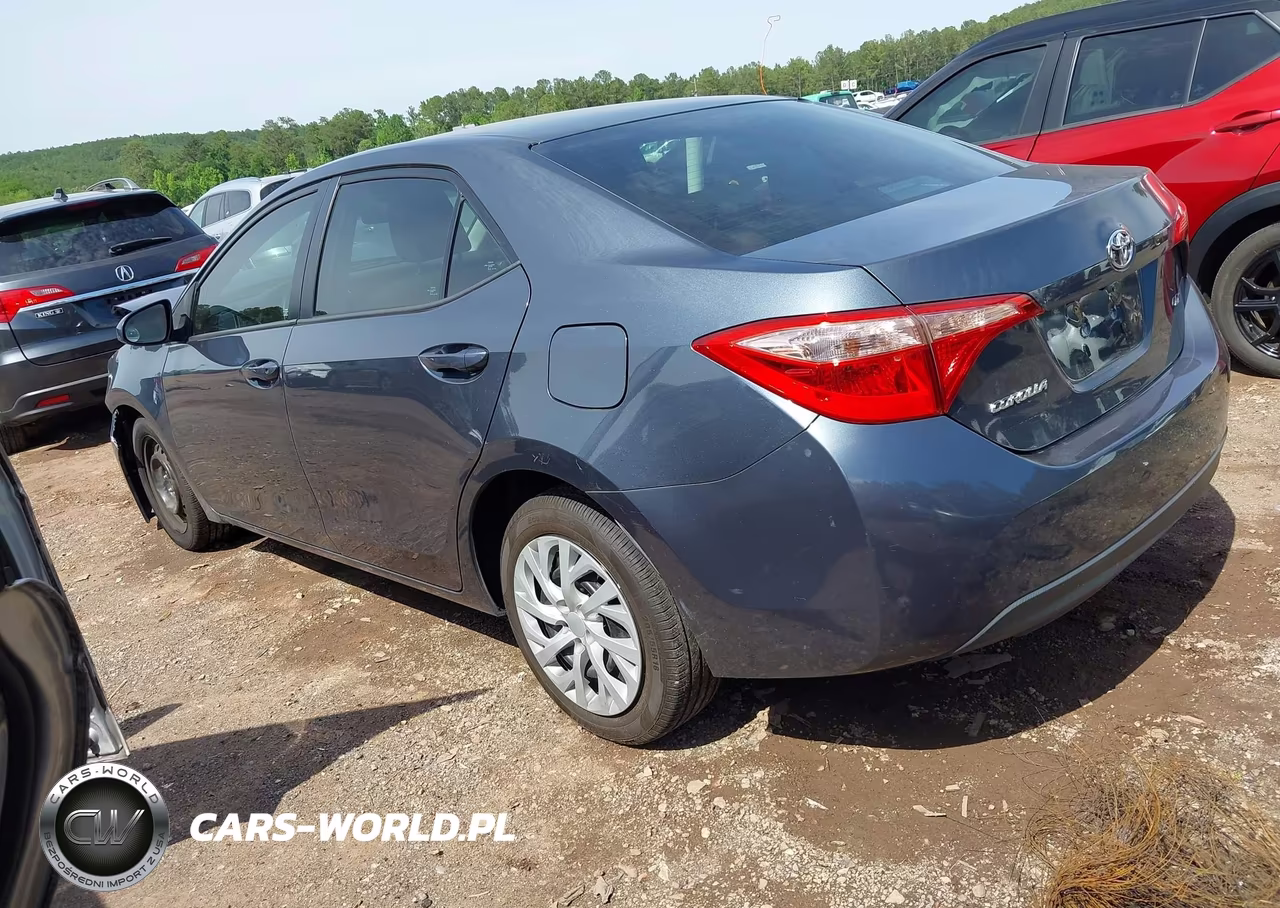 2018 Toyota Corolla Le VIN:2T1BURHE7JC991383 - 3