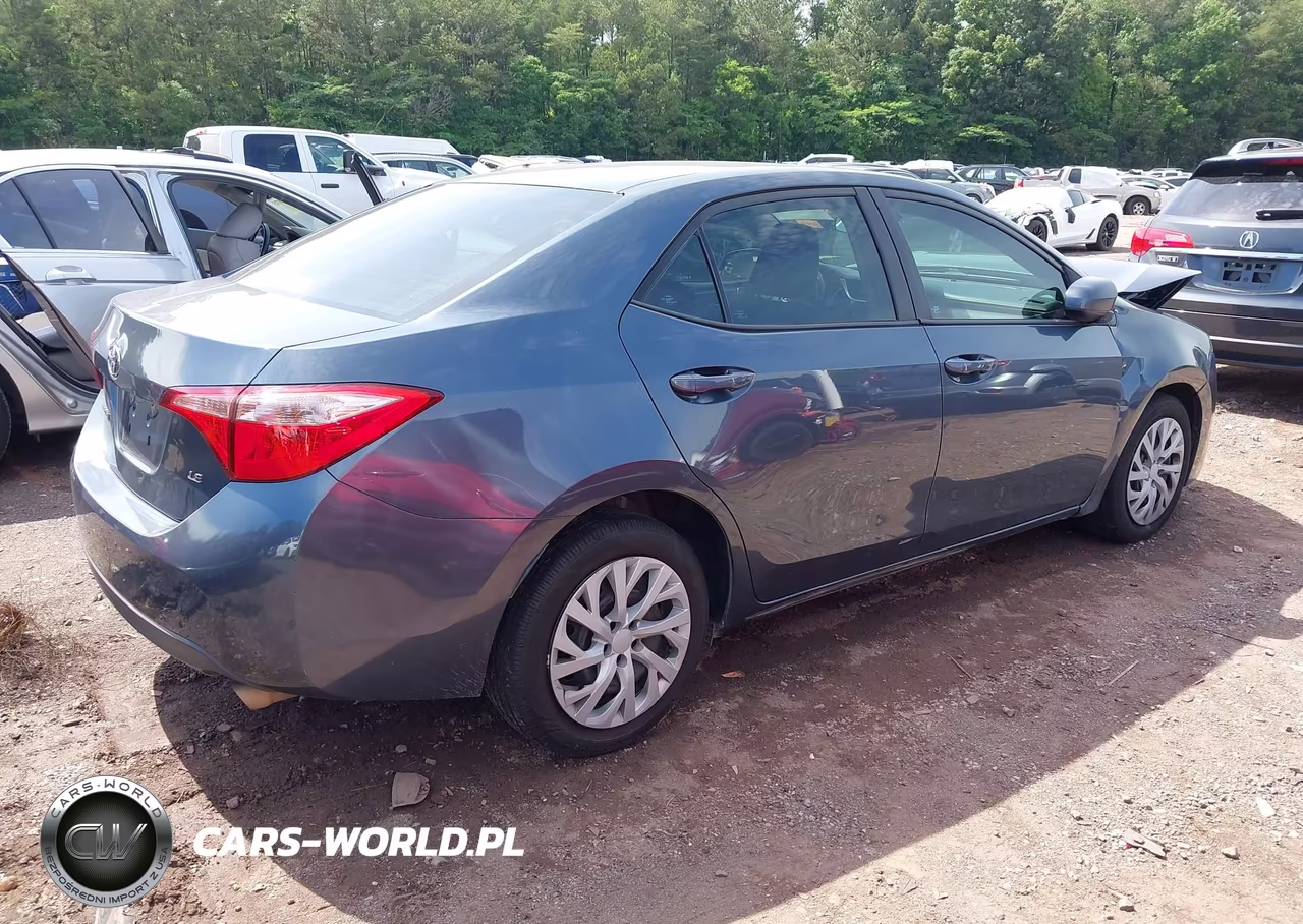 2018 Toyota Corolla Le VIN:2T1BURHE7JC991383 - 4