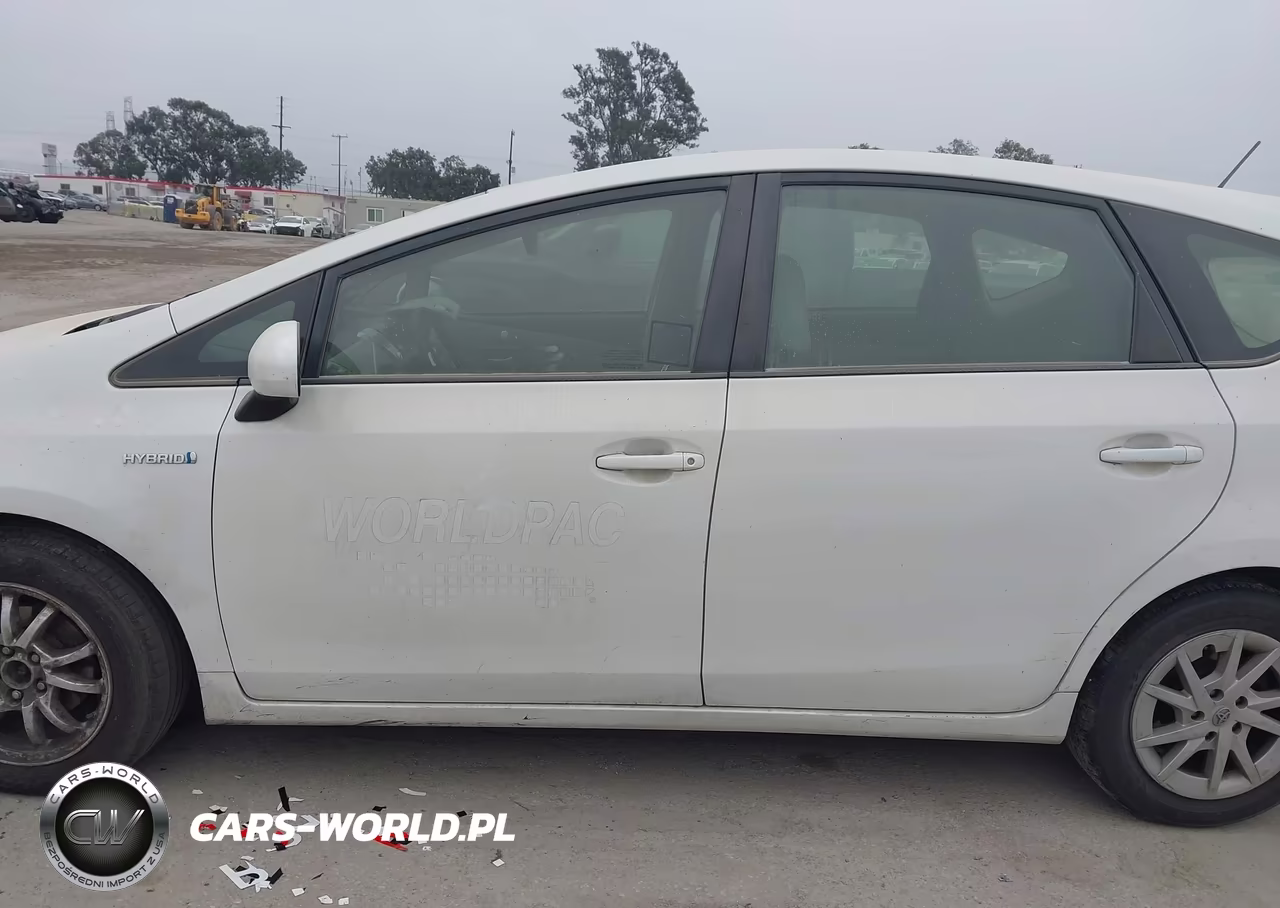 2014 Toyota Prius V Five-Three-Two VIN:JTDZN3EU0E3334041 - 16
