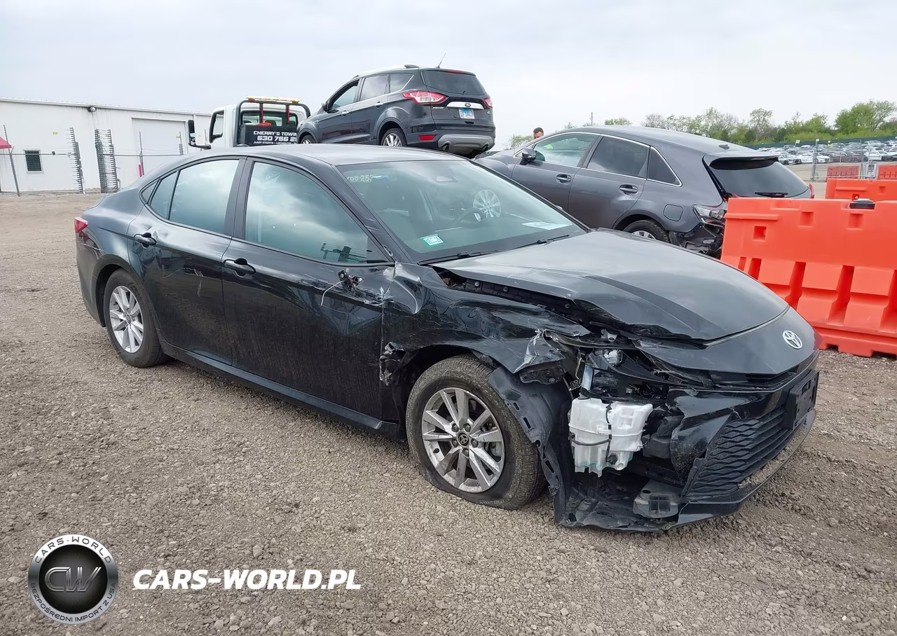 2025 Toyota Camry Le – zdjęcie 1 z 16