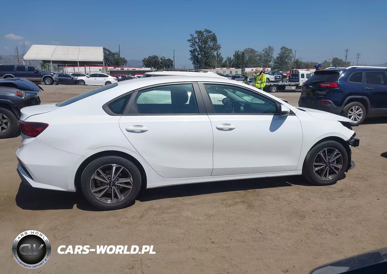 2024 Kia Forte Lxs VIN:3KPF24AD8RE701807 - 14