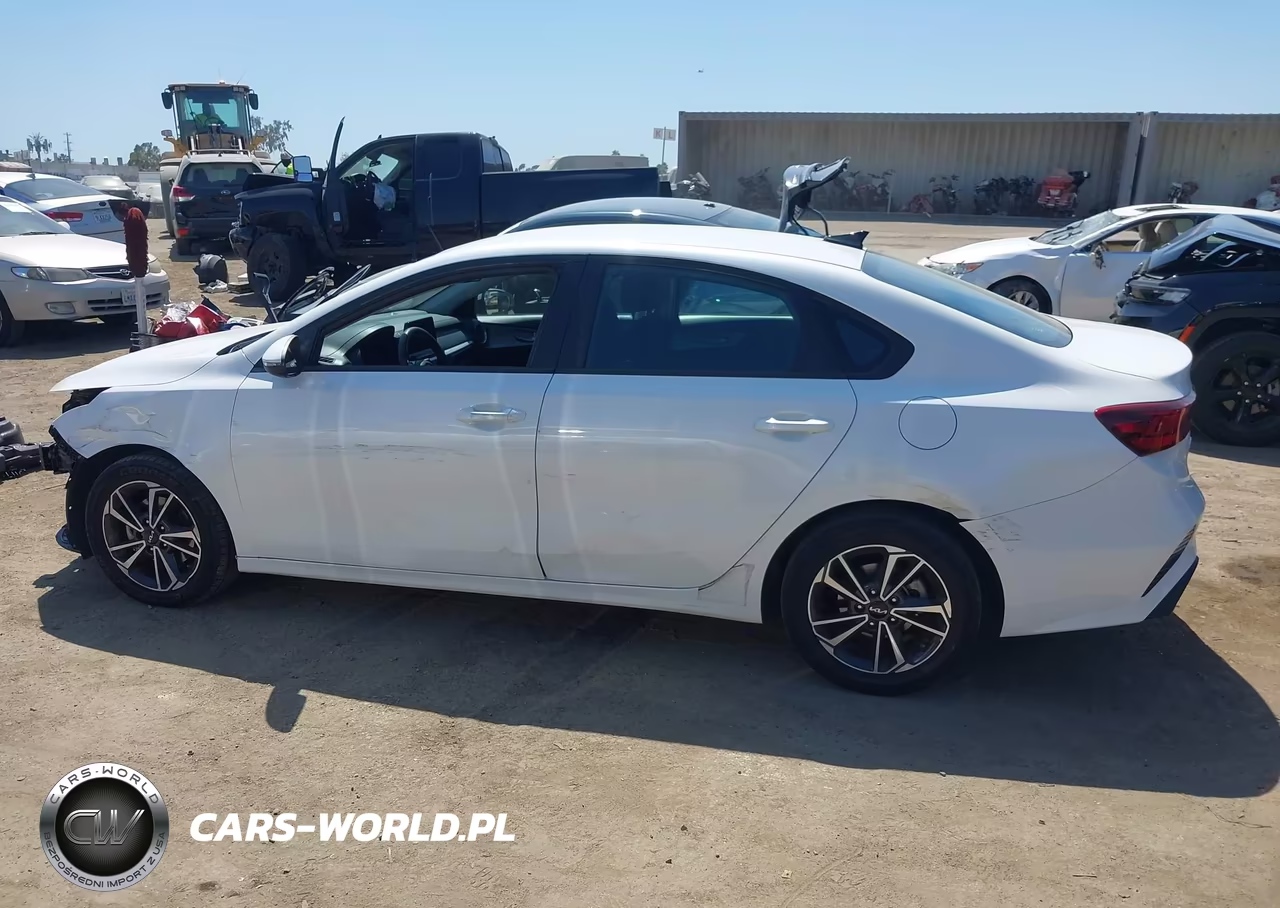 2024 Kia Forte Lxs VIN:3KPF24AD8RE701807 - 15