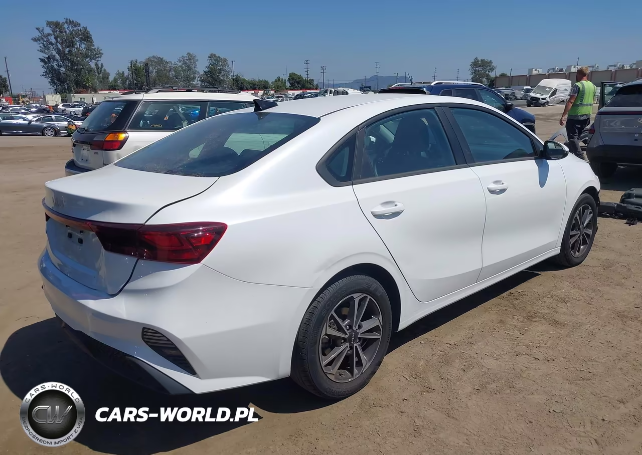 2024 Kia Forte Lxs VIN:3KPF24AD8RE701807 - 4