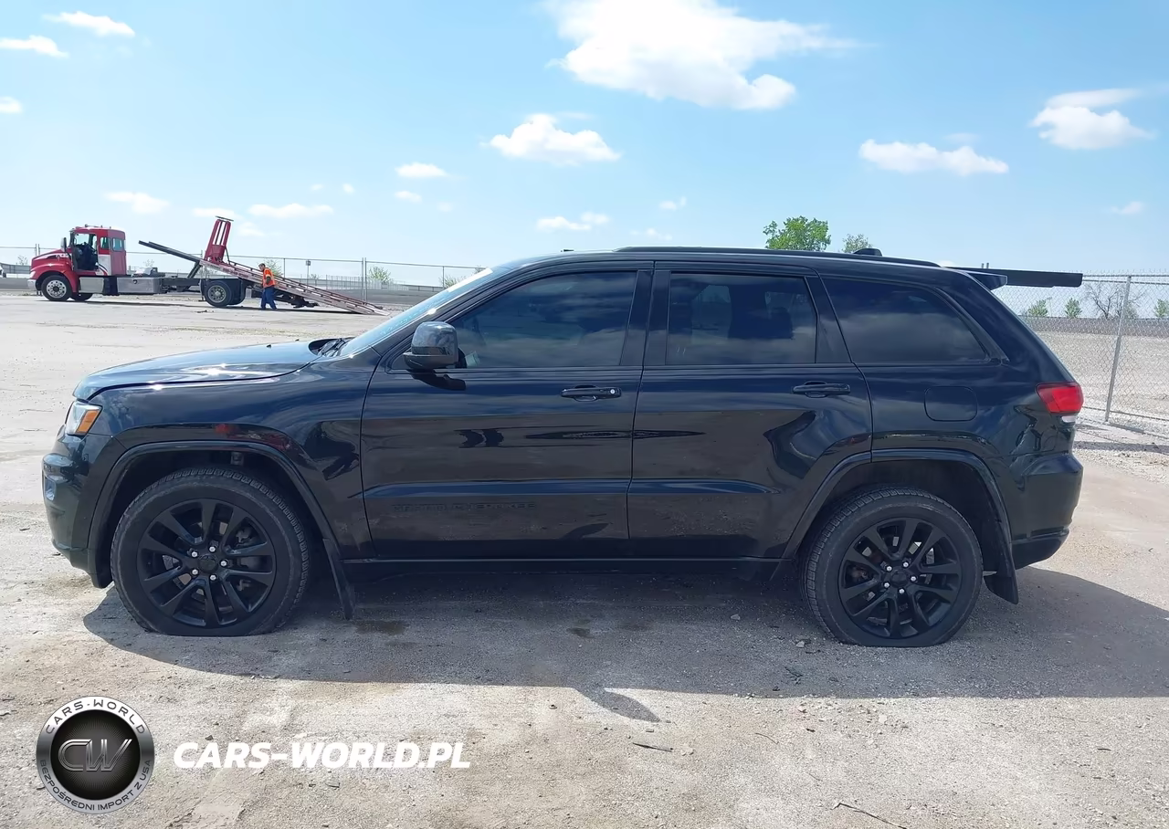 2018 Jeep Grand Cherokee Altitude 4X4 VIN:1C4RJFAG7JC203079 - 14